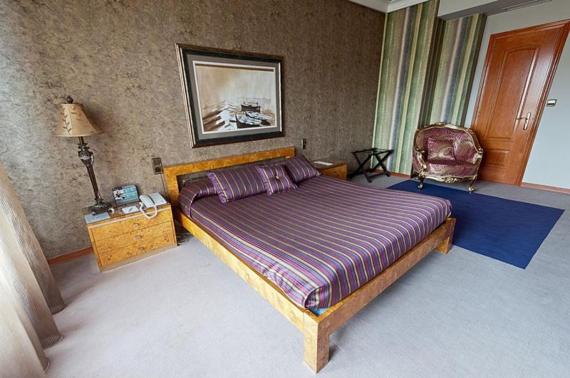 Hotel Ciudad De Виго Экстерьер фото